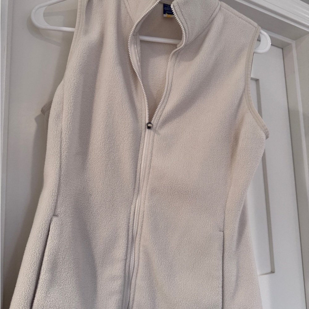 Old Navy Cream Sleeveless Sweater Vest